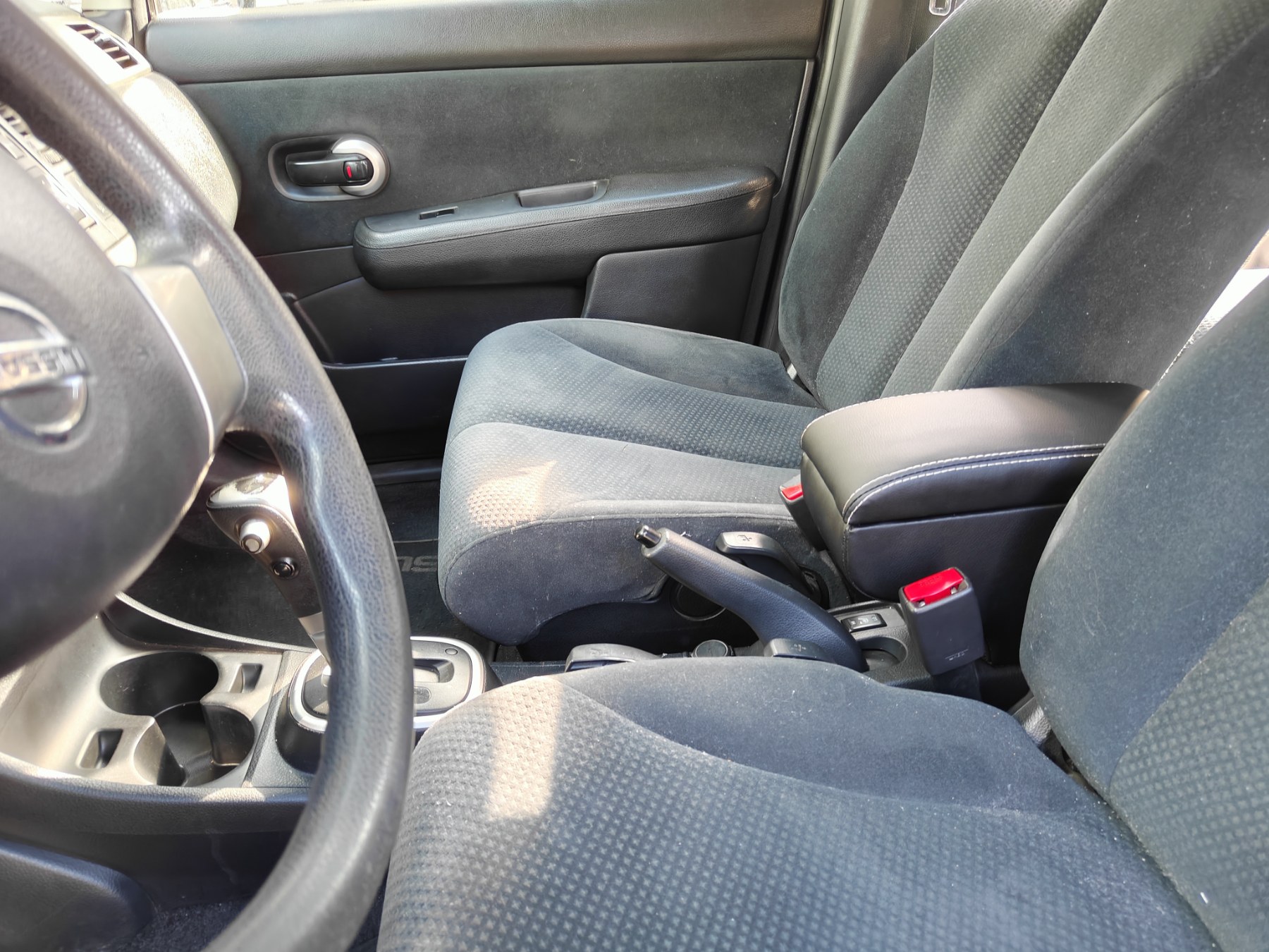 Підлокотник на Nissan Tiida - Зображення 15