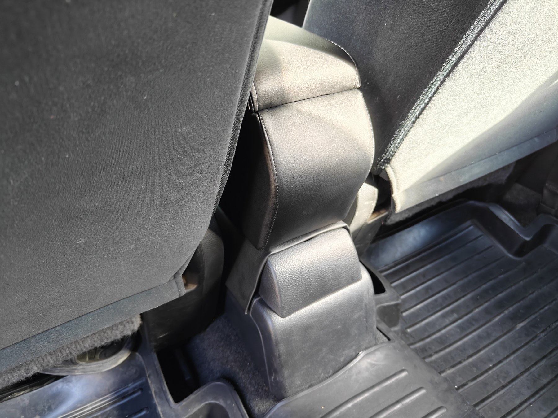 Підлокотник на Nissan Tiida - Зображення 10