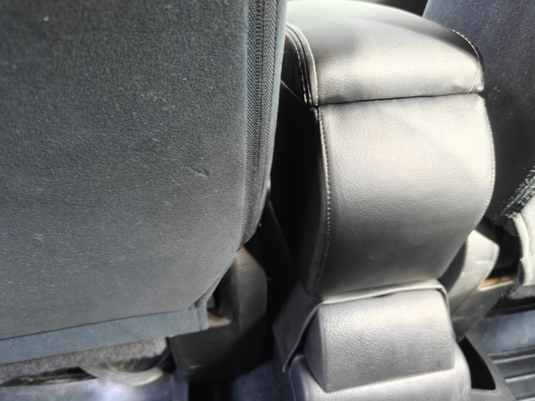 Підлокотник на Nissan Tiida - Зображення 11