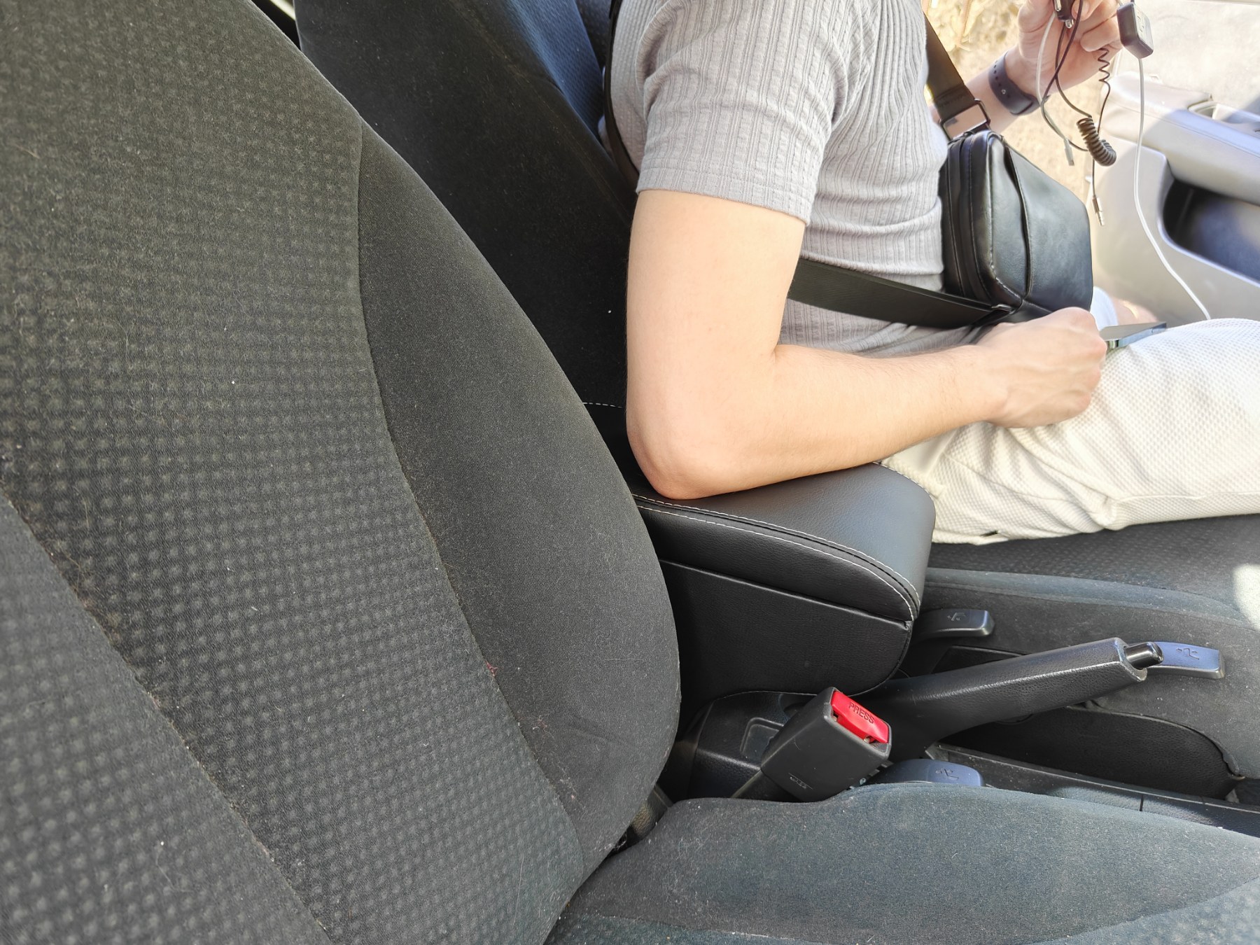 Підлокотник на Nissan Tiida - Зображення 13